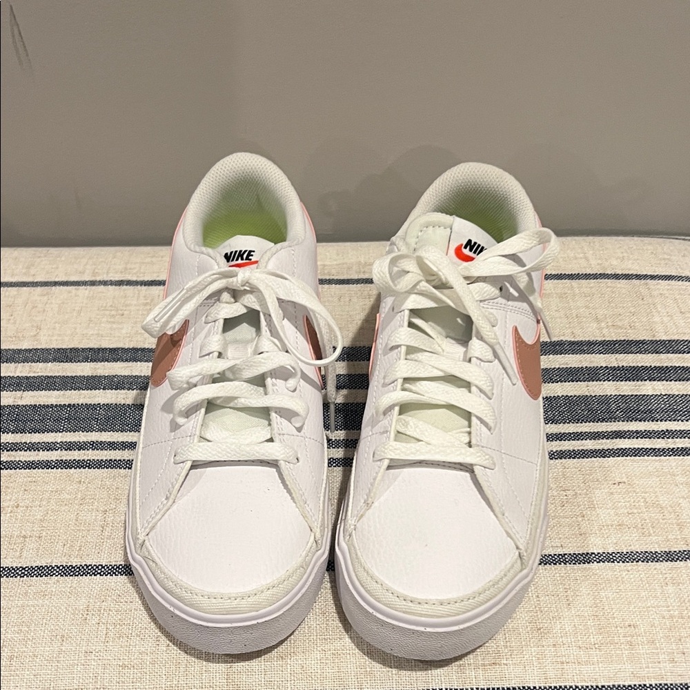 Nike Women's White and Peach Sneakers - Picture 3 of 6